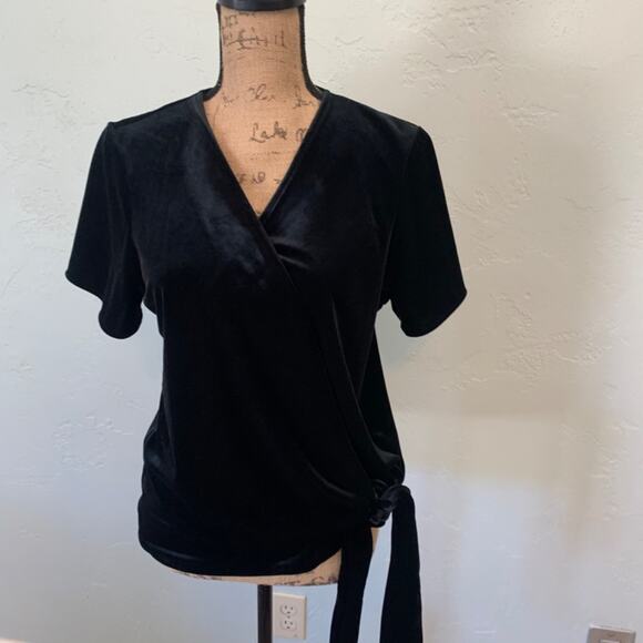 NWT Ann Taylor Velvet Wrap Top Black Large petite v neck holidays short sleeve - Picture 12 of 15